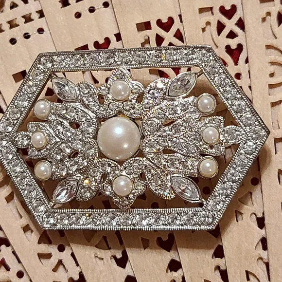 Vintage Brooch for sale - Picture 1 of 9